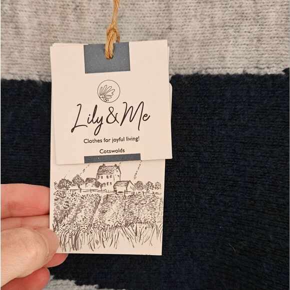 SOLD Lily & Me Blue and Black Abstract Sweater - Picture 2 of 5